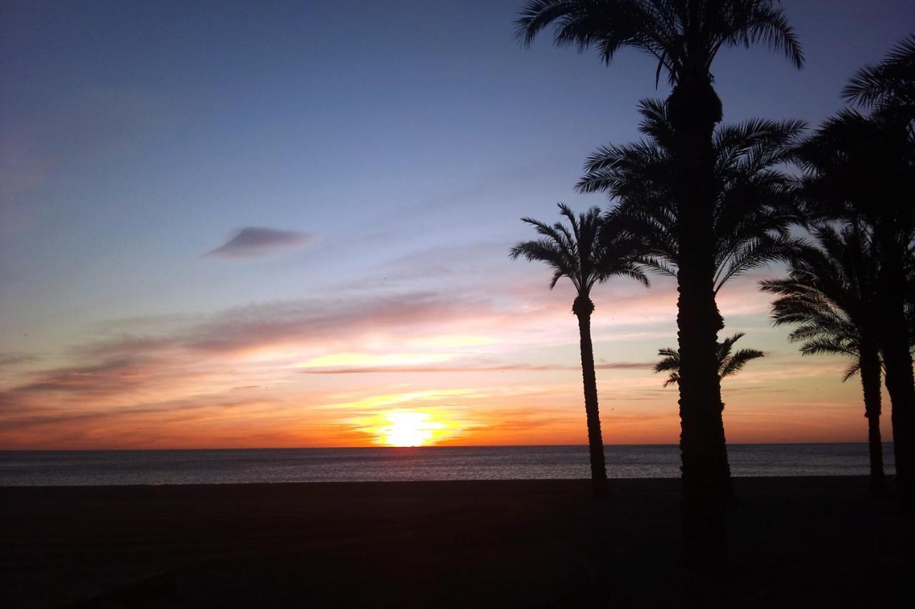 Sunny Los Alamos Apartment ตอร์เรโมลิโนส ภายนอก รูปภาพ